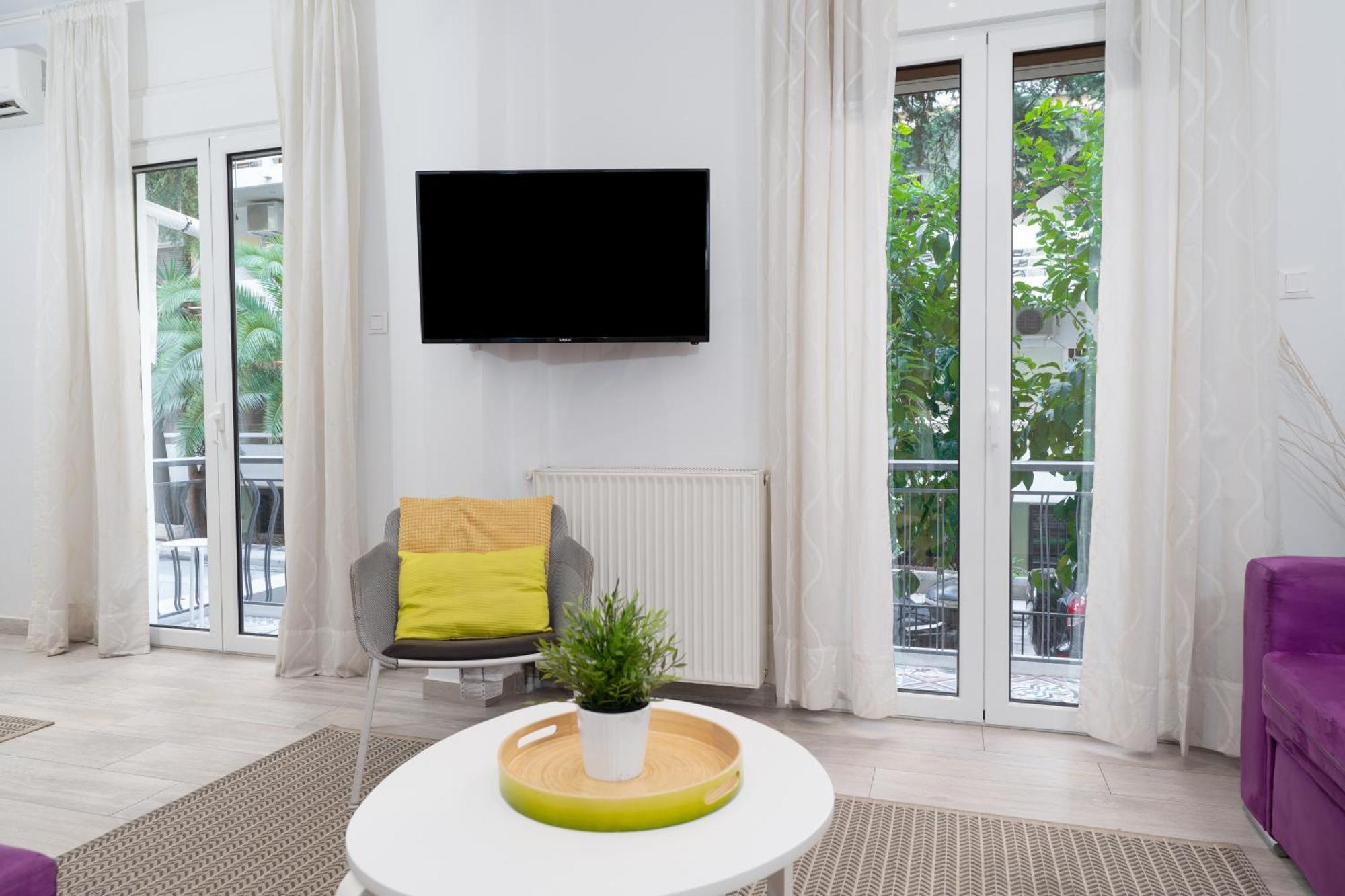 Spacious Modern Apartment In Athens Near Metro Екстериор снимка